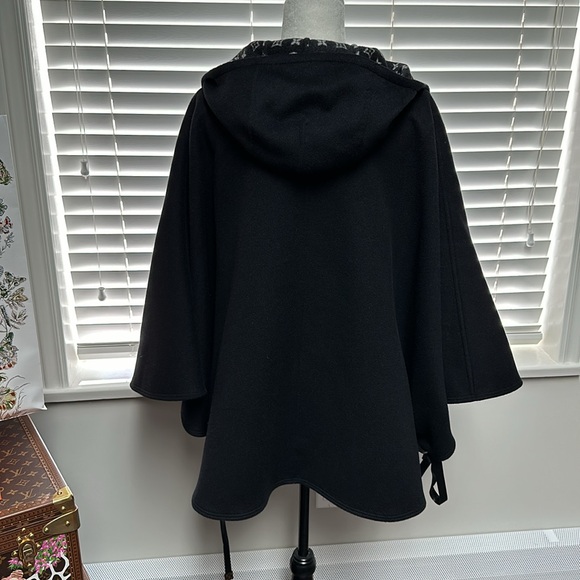 Louis Vuitton Hooded Cape Sz 36 - Picture 4 of 8